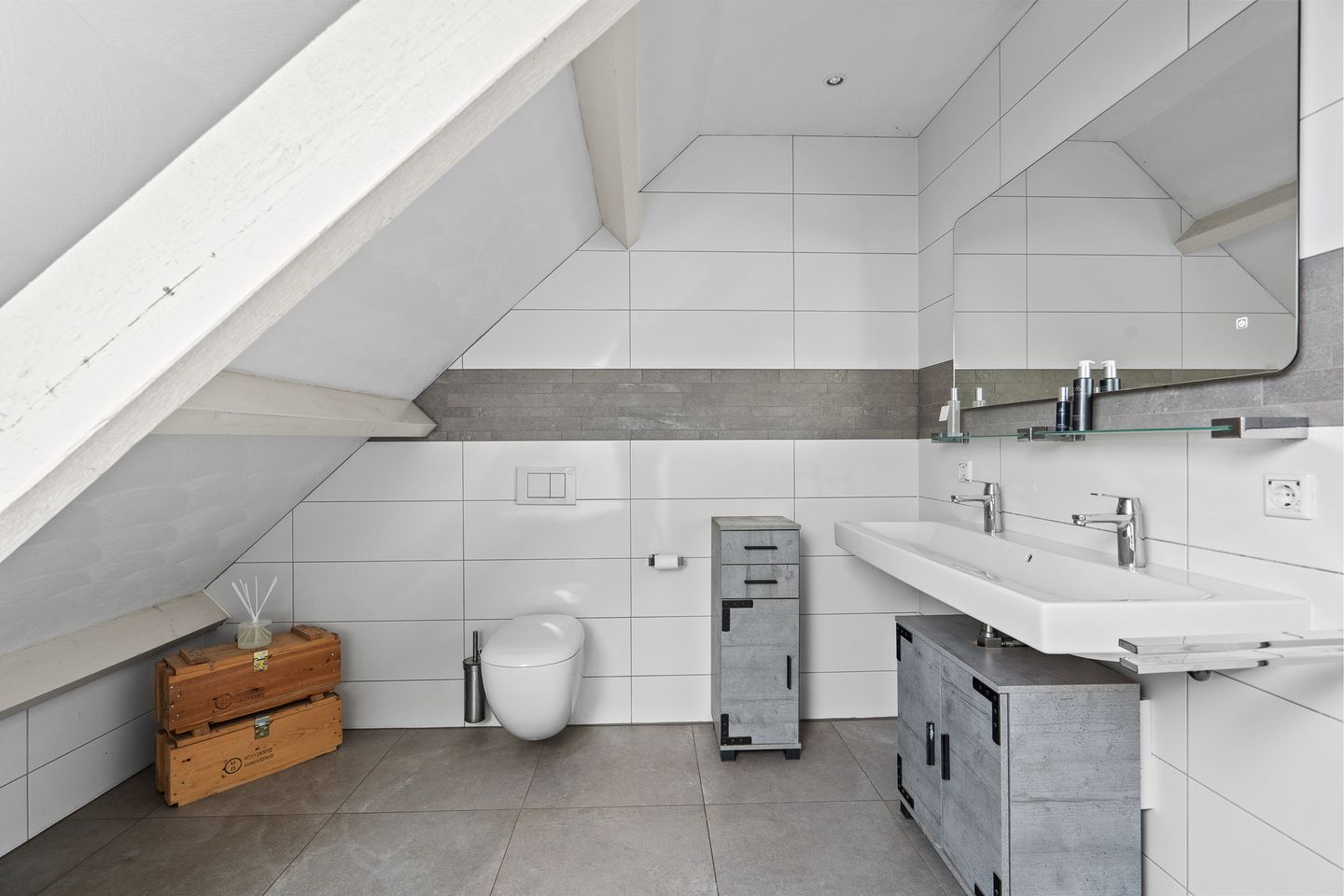 Foto 59 van Benedeneind NZ 384