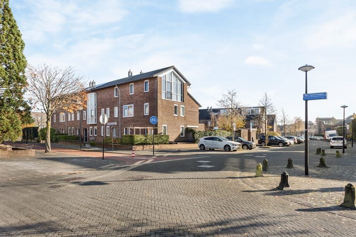 Foto 41 van Wim Sonneveldstraat 4