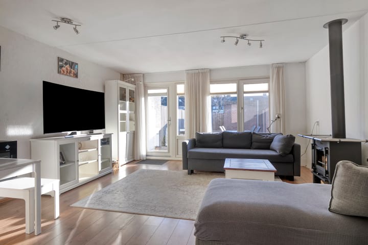 Photo 2 of P. van Anrooystraat 14