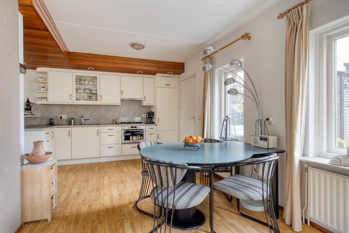 Foto 15 van Tynaarlosestraat 49-A