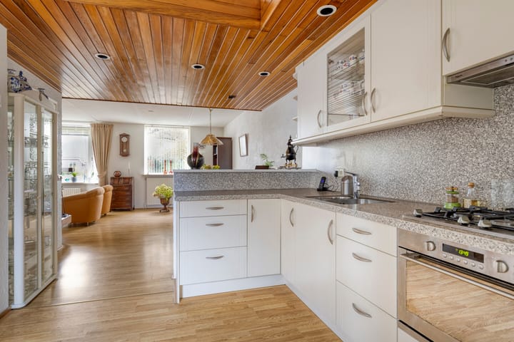 Foto 17 van Tynaarlosestraat 49-A