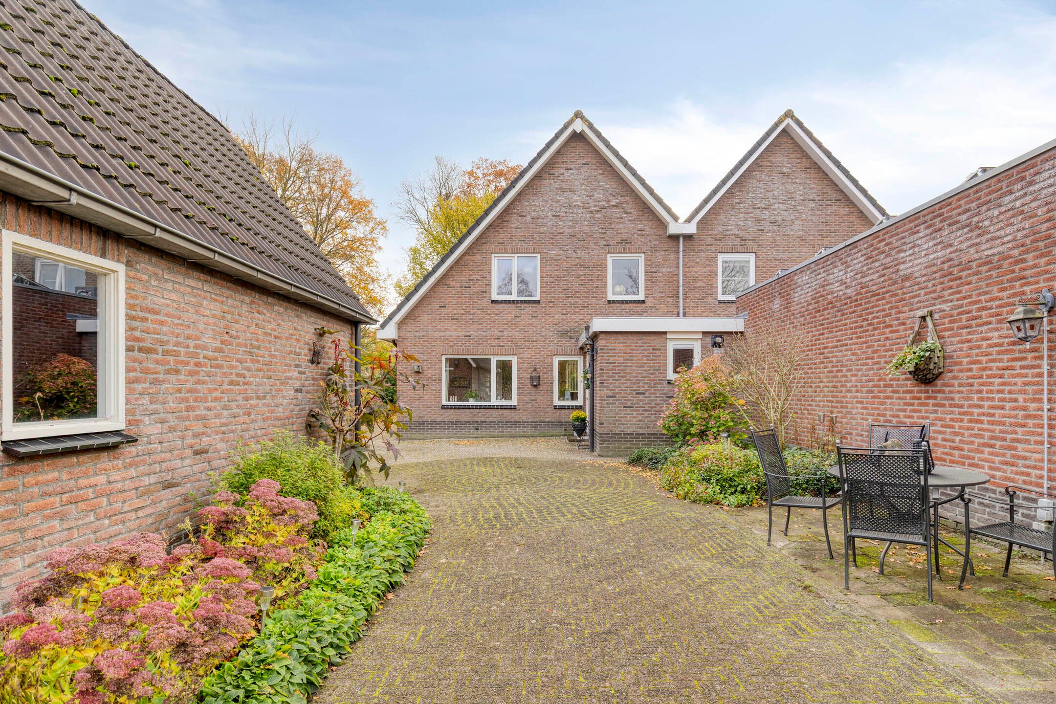 Photo 36 of Tynaarlosestraat 49-A