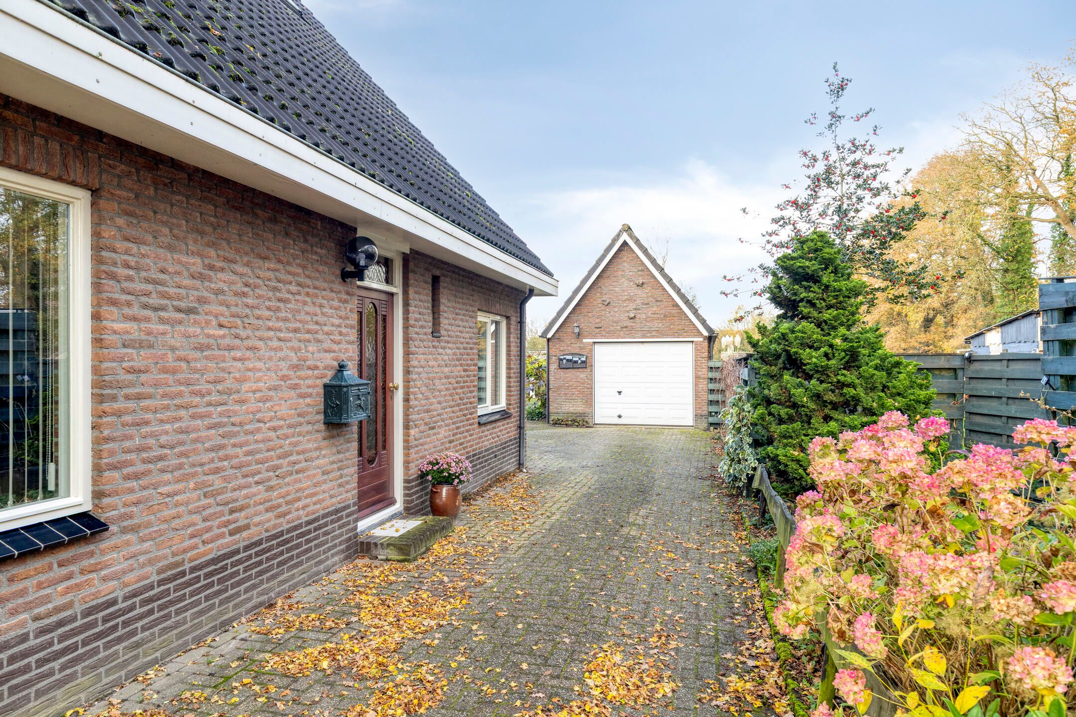 Photo 51 of Tynaarlosestraat 49-A
