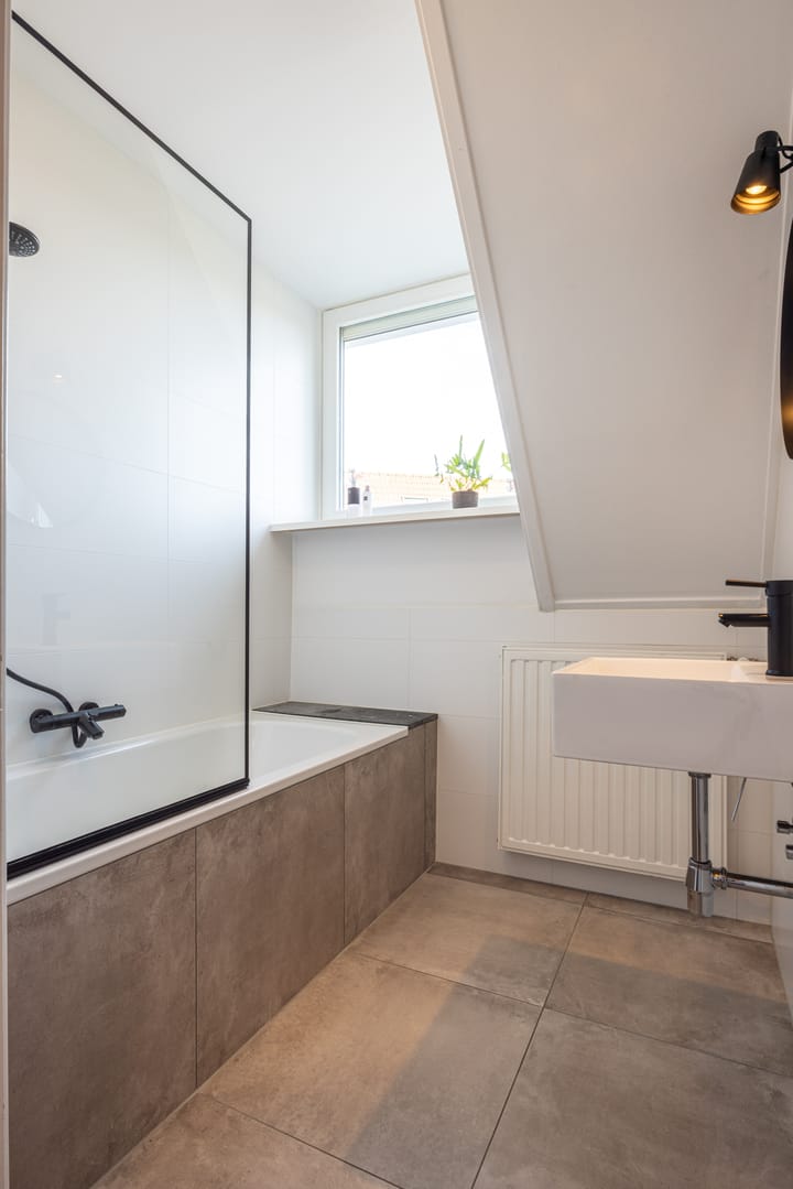 Foto 19 van Spoorstraat 4