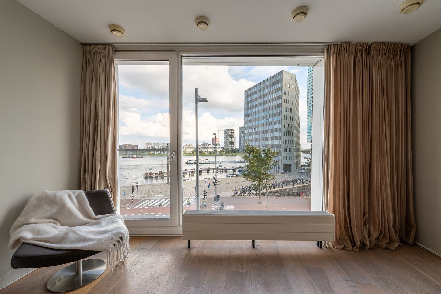 Photo 5 of Westerdoksdijk 305