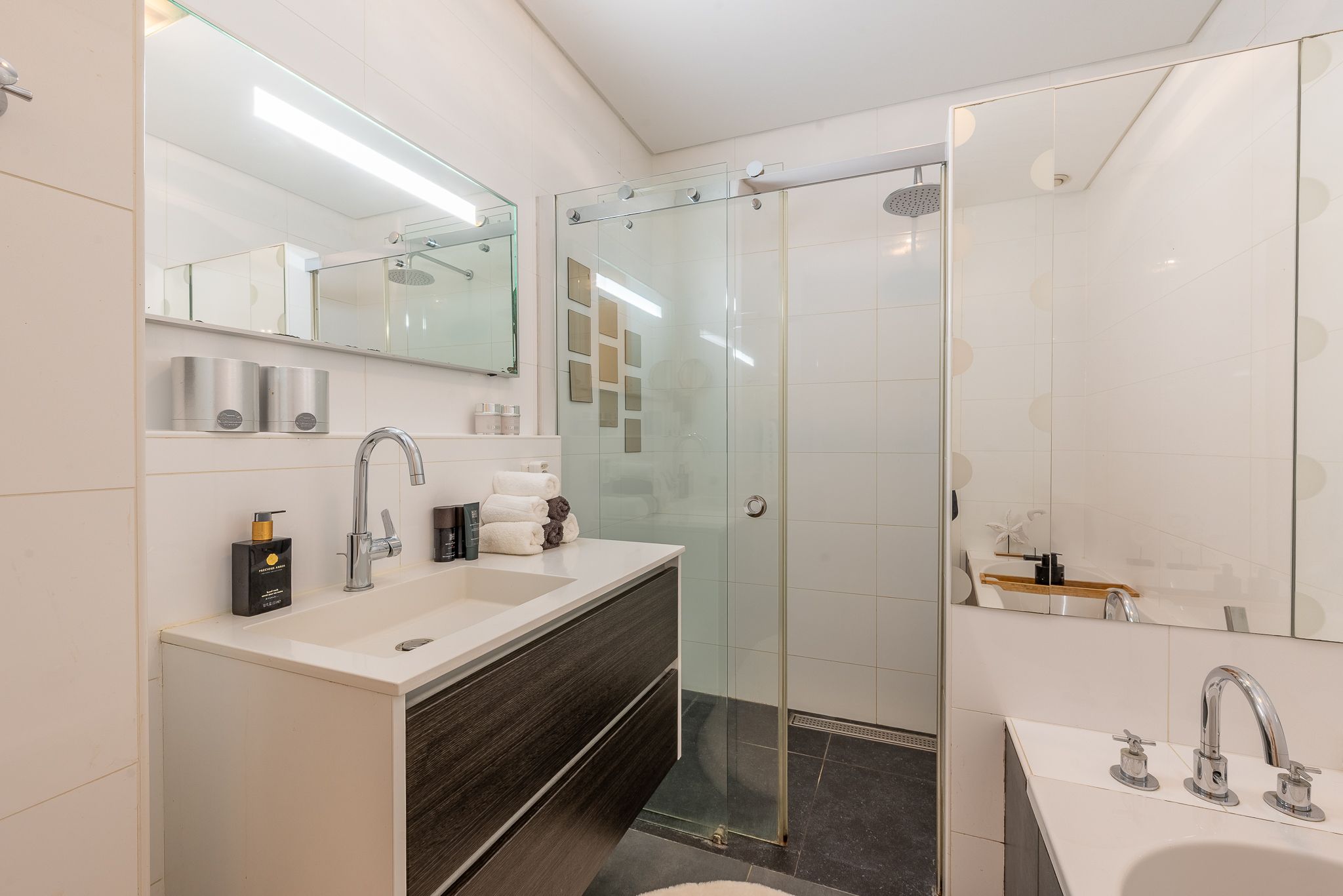 Photo 24 of Westerdoksdijk 305