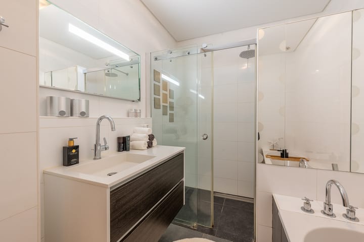 Photo 24 of Westerdoksdijk 305