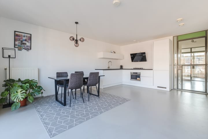 Photo 12 of Valkenburgerstraat 194-M