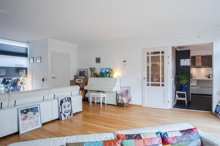 Photo 15 of Alexander Voormolenstraat 10