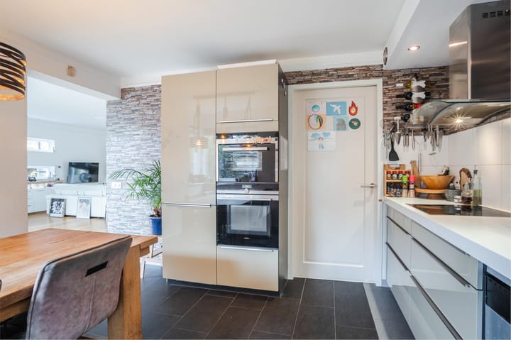 Photo 19 of Alexander Voormolenstraat 10