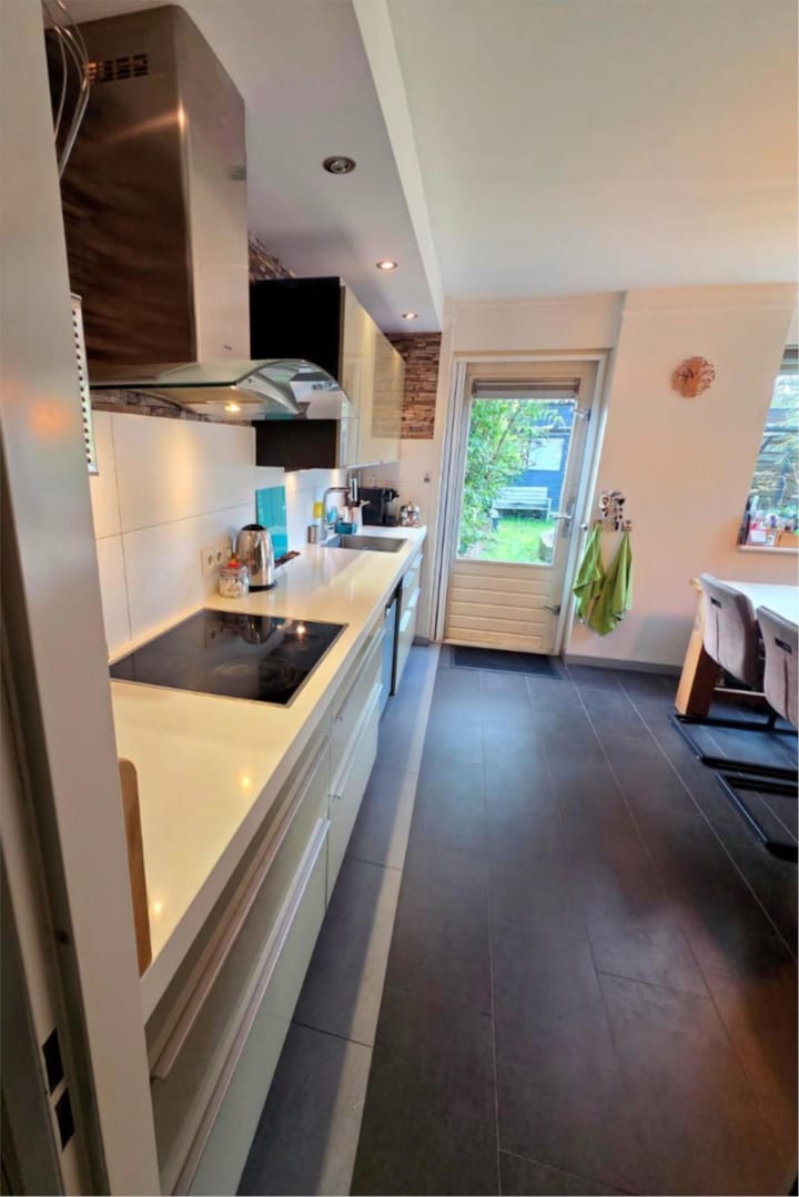 Photo 21 of Alexander Voormolenstraat 10