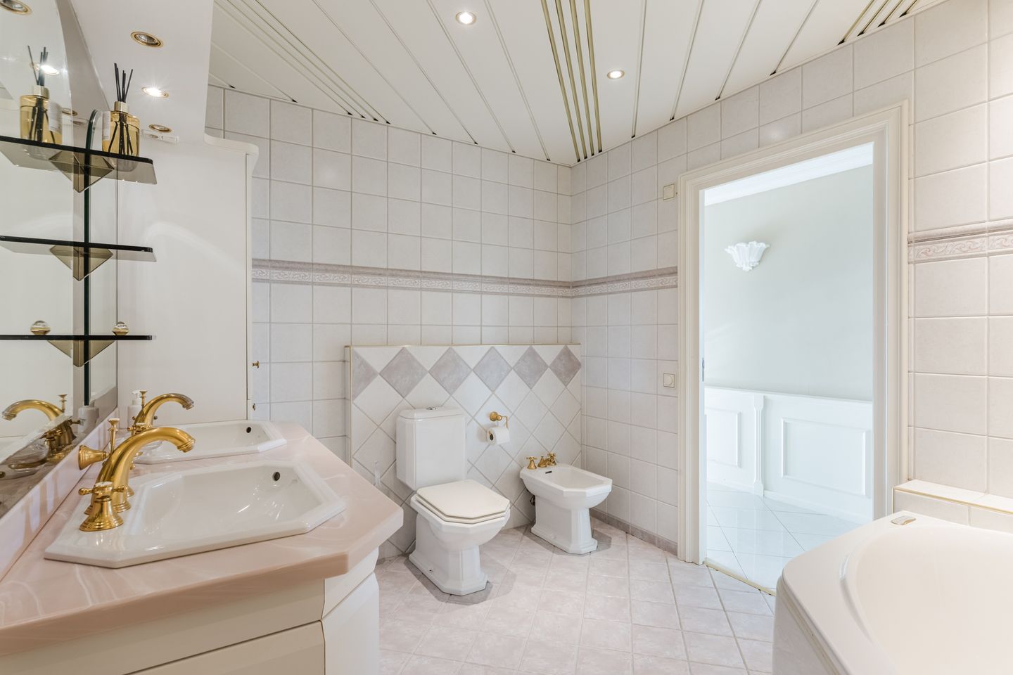 Photo 14 of Dorpsstraat 42-D