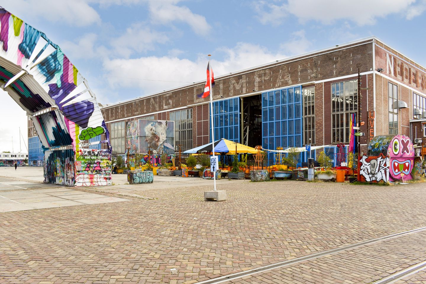 Foto 12 van THIS. | Koop