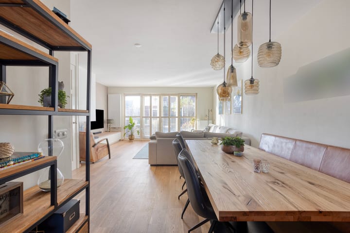 Photo 2 of Meeuwenstraat 14