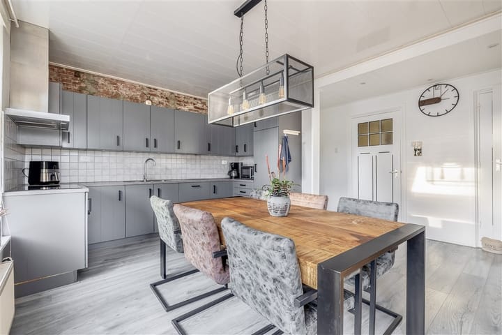 Photo 12 of Schoolstraat 21