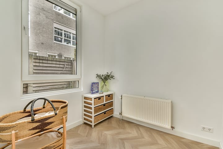 Photo 12 of Lutmastraat 73-H