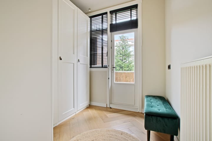 Photo 12 of Bonairestraat 84-1