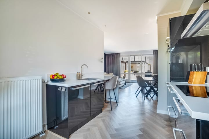 Photo 12 of Robert Josephstraat 32