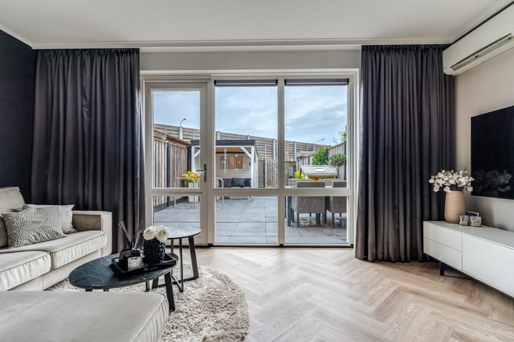 Photo 18 of Robert Josephstraat 32