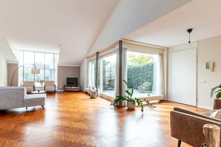 Foto 2 van Helmstok 7