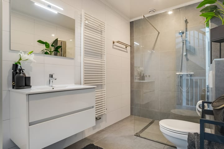 Photo 28 of Robert Josephstraat 32