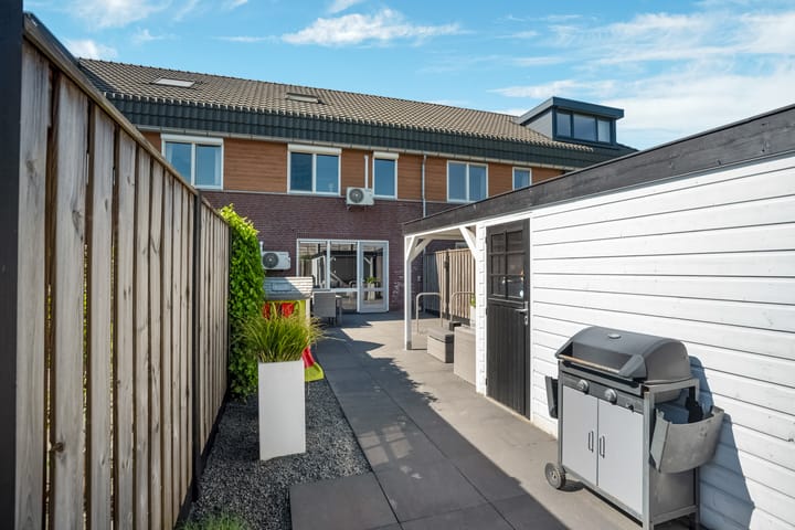 Photo 39 of Robert Josephstraat 32