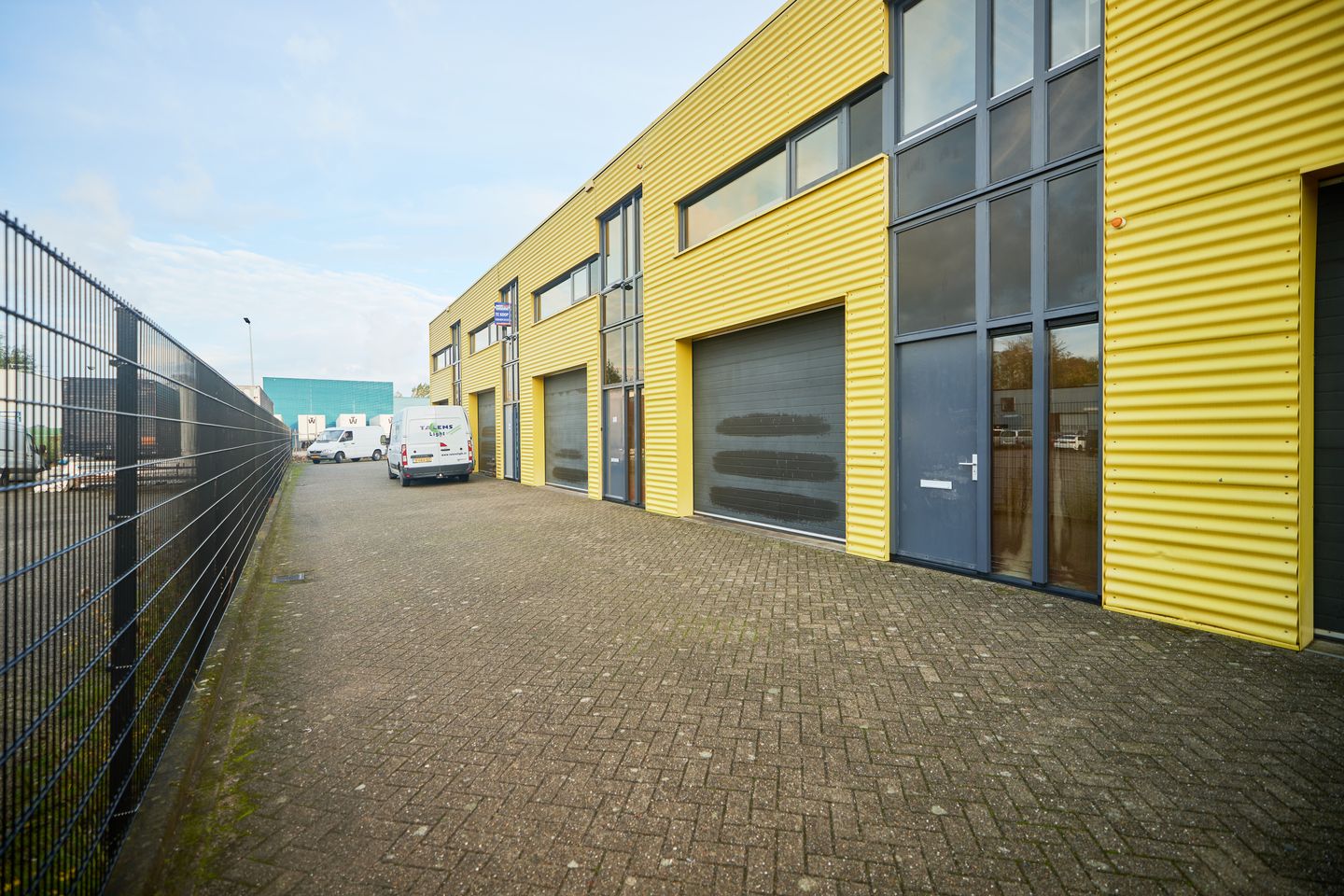 Bekijk foto 2 van Ambachtsweg 33-A