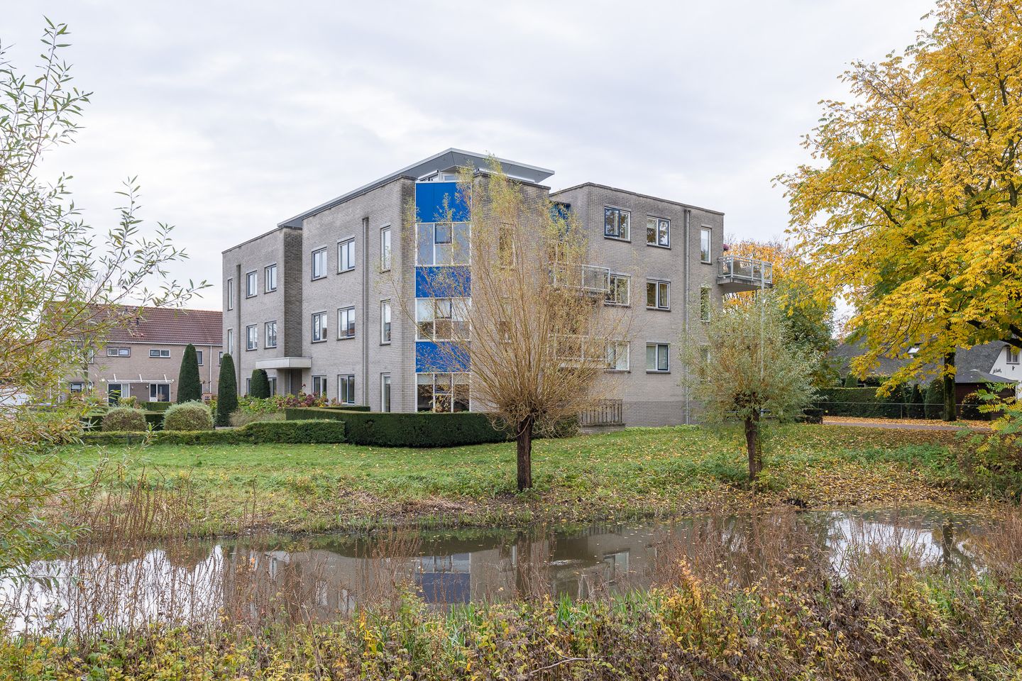 Photo 1 of Tarweakker 26