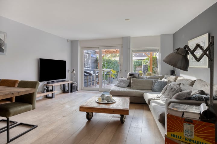 Photo 3 of Akelei 16