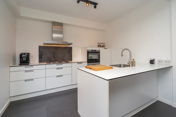 Photo 19 of Professor Gimbrèrelaan 61