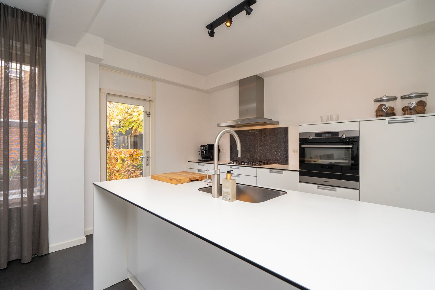 Foto 20 van Professor Gimbrèrelaan 61