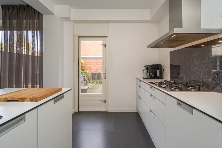 Photo 22 of Professor Gimbrèrelaan 61