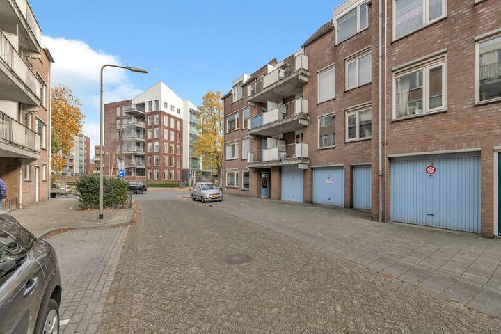 Photo 43 of Bram van den Berghstraat 73