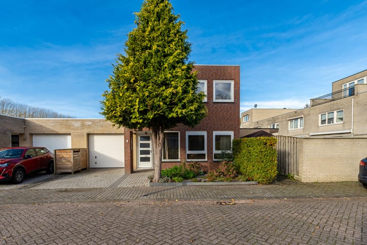 Photo 2 of Raambergstraat 1