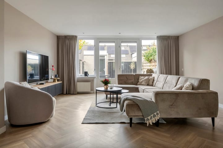 Photo 14 of Linnaeuslaan 89