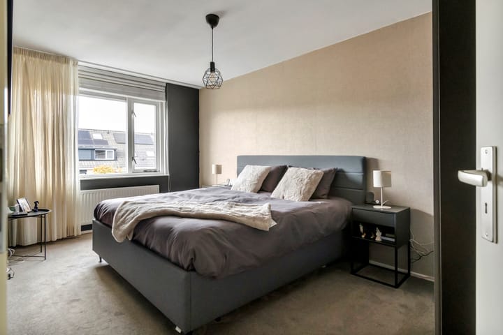 Photo 21 of Linnaeuslaan 89