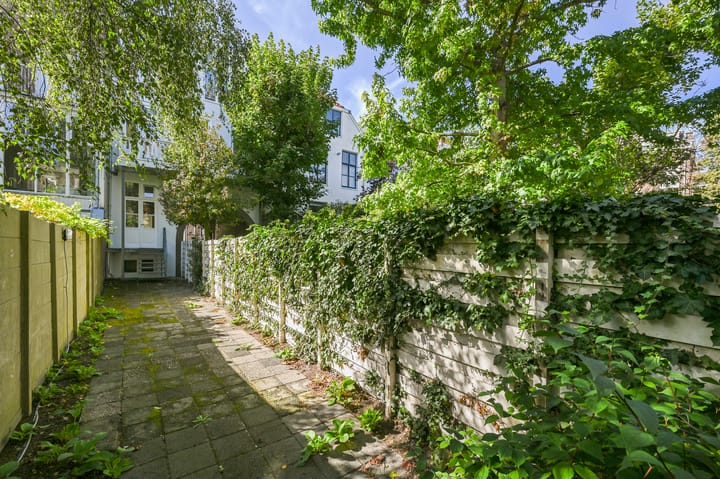 Foto 15 van De Ruijterstraat 71