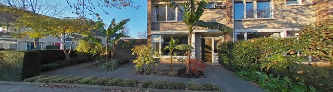 Vooraanzicht straatbeeld