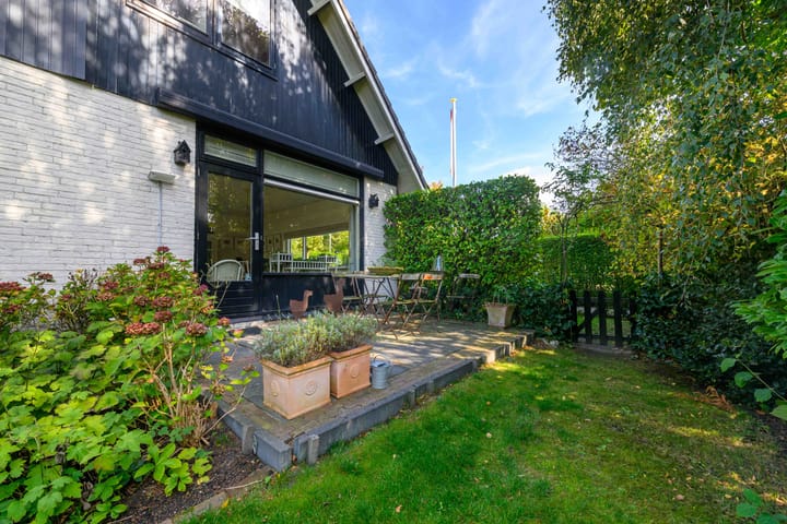 Photo 32 of Leeuwerik 6