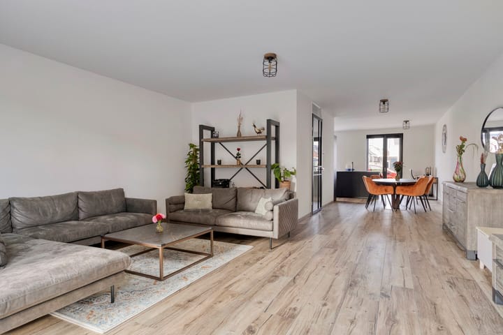 Photo 2 of Dotterbloem 23