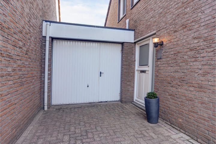 Photo 38 of Newtonlaan 2