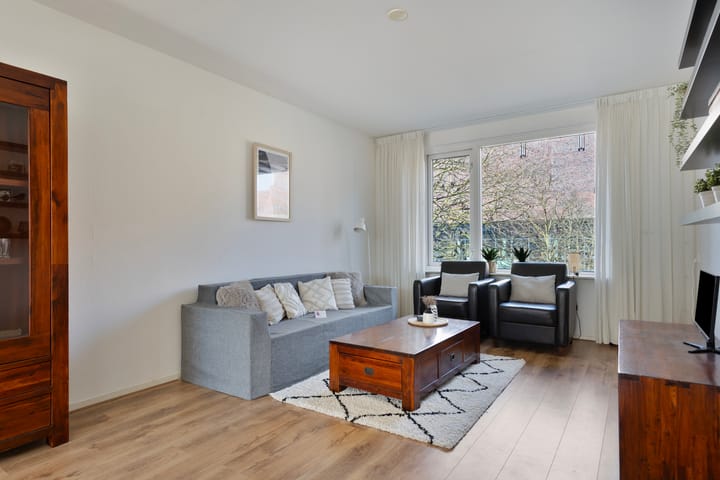 Photo 2 of Boulevard 1945 296