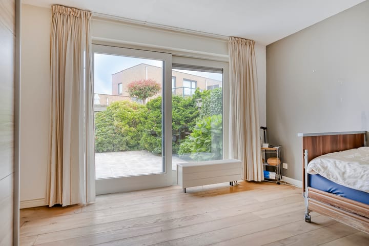 Foto 12 van Sara Burgerhartstraat 25