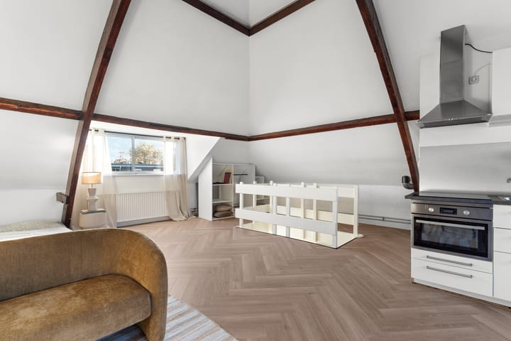 Photo 10 of Jansbinnensingel 12-3