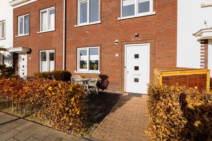 Photo 7 of Leifruit 5