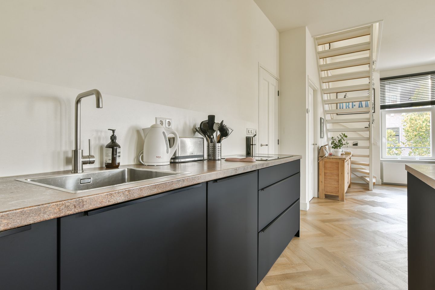 Photo 10 of Zocherstraat 1-3