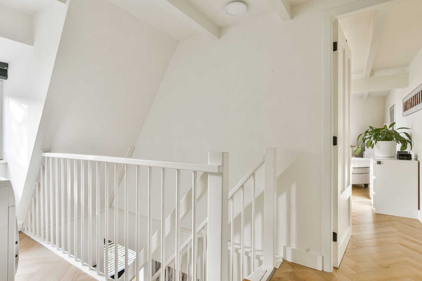 Photo 19 of Zocherstraat 1-3