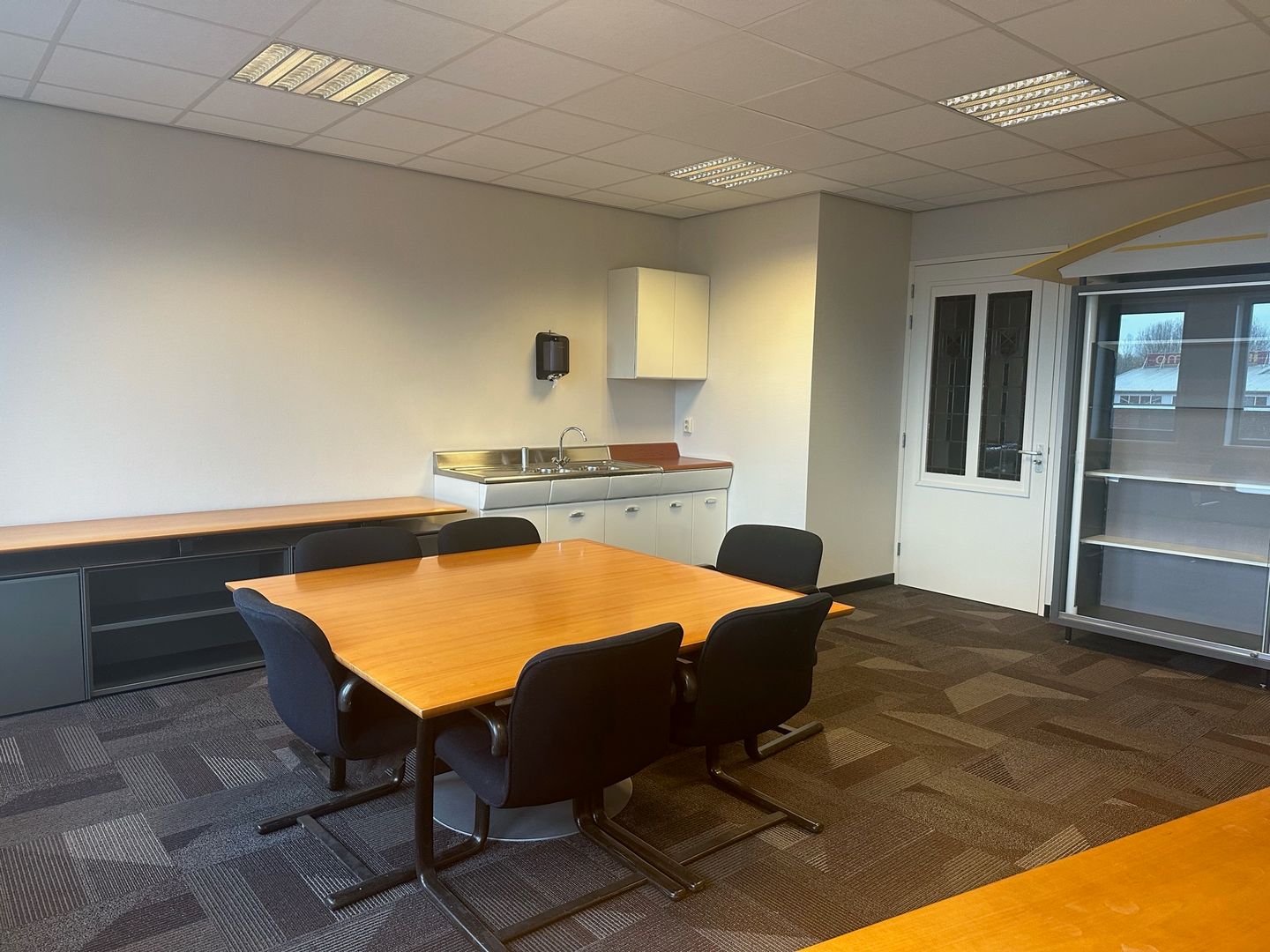 View photo 3 of Overspoor 64-B