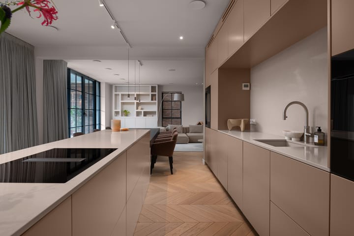 Photo 10 of Abraham Tuschinskistraat 84