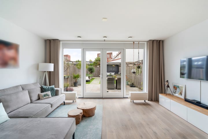 Foto 2 van Madelief 9